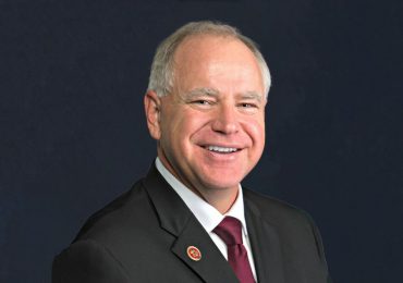 Tim Walz, el "hombre sereno" deseado por los progresistas para la vicepresidencia de EE. UU.