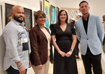 Crowne Plaza lanza la temporada de arte “Colores Armónicos” con obras de Cristopher Rodríguez