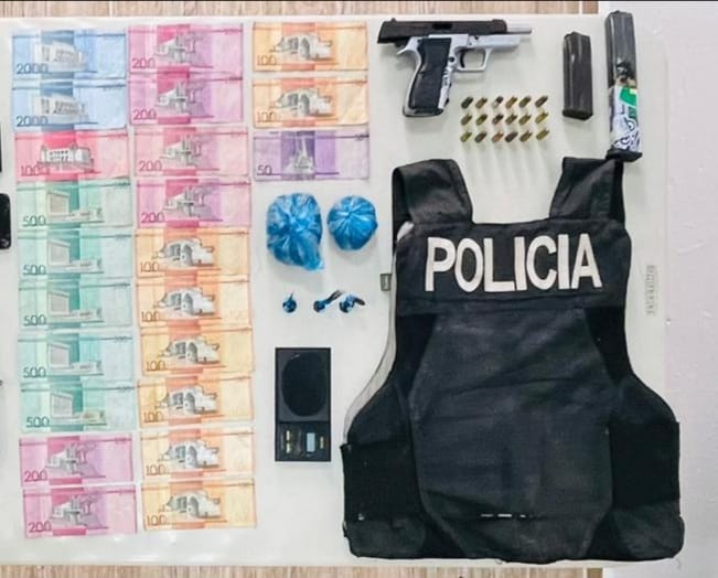 PN y MP ocupan drogas, armas de fuego y chaleco antibalas en San Cristóbal