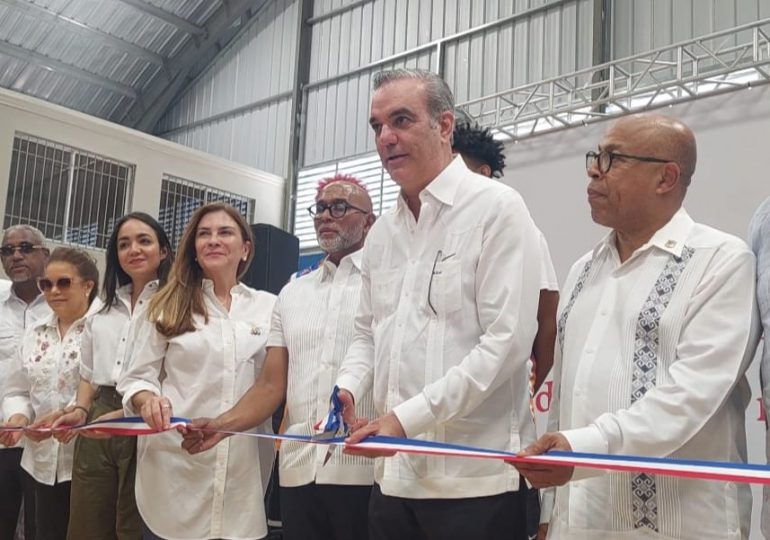 Presidente Abinader inaugara Club Deportivo y Cultural Huellas del Siglo en Cristo Rey