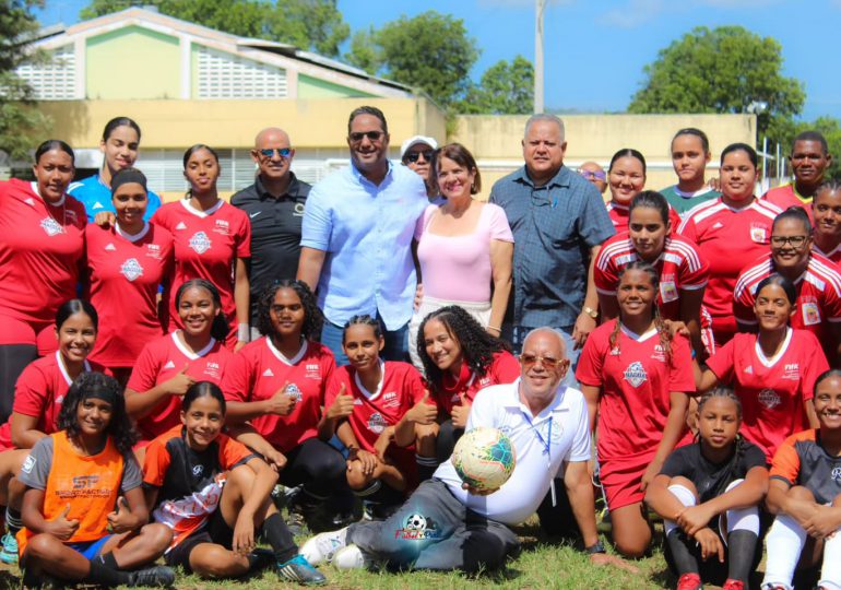 Dedican XlX Torneo de Interclubes en La Vega a Benny Metz