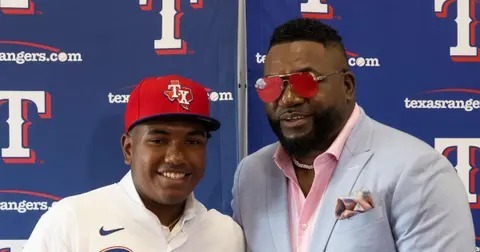 <strong>David Ortiz felicita a su hijo David por sus logros deportivos en un emotivo mensaje</strong>