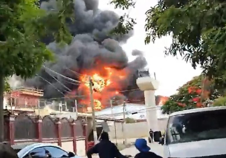 Incendio en zona franca de Santiago ocurrió en una nave textil