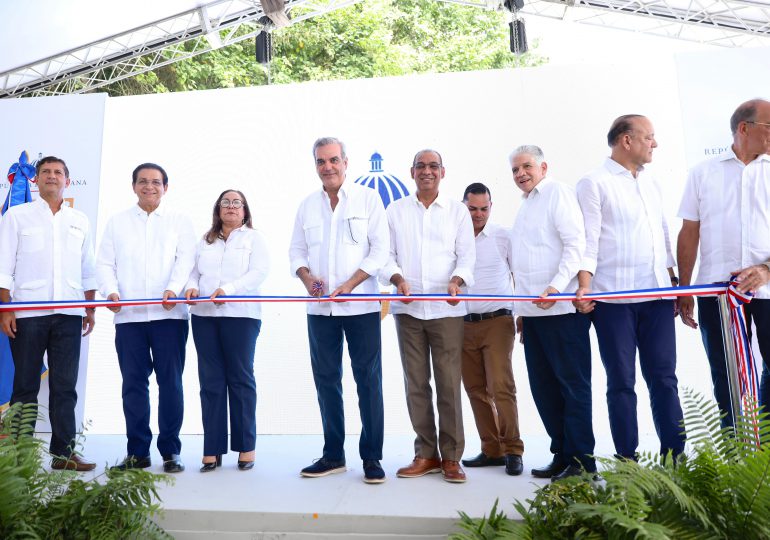 Presidente Abinader inaugura carretera Juan Veras-Las Yayitas