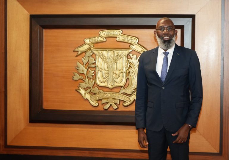 Llega a Santo Domingo el primer ministro de Curazao para asistir a investidura de Abinader