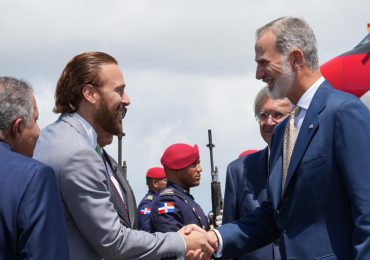 Llega al país el rey de España Felipe VI para asistir a juramentación de Luis Abinader