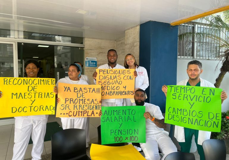 Enfermeros realizan "gran plantón" en hospitales del Gran Santo Domingo por reivindicaciones