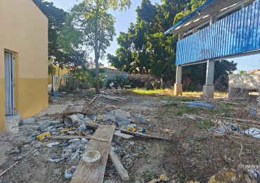 Deterioro en escuelas de San Francisco de Macorís retrasa inicio de clases