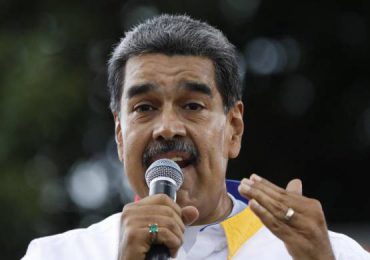 Maduro amenaza a EEUU con romper lazos petroleros