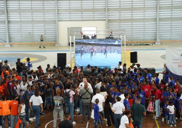 Centenares de estudiantes disfrutaron triunfo de Marileidy Paulino en actividad coordinada por el INEFI