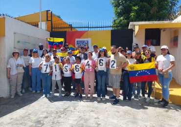 Venezolanos en RD vuelven a protestar contra reelección de Maduro piden a Luis Abinader extender vigencia pasaportes