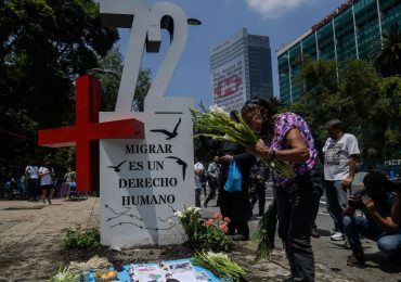 Condenan a 50 años de cárcel a 11 hombres por el asesinato de 122 personas en México