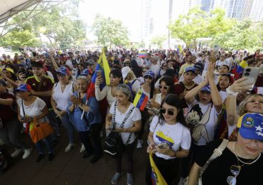 Venezolanos en Panamá gritan "libertad" y reivindican triunfo de Edmundo