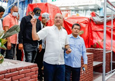 Alcalde Ulises Rodríguez supervisa la recuperación del Mercado Modelo tras incendio