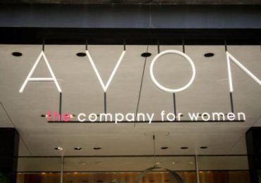 Avon se declara en quiebra en Estados Unidos para enfrentar deuda y demandas por productos con talco