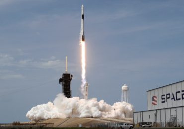 SpaceX se alista para lanzar misión histórica que prevé primera caminata espacial privada