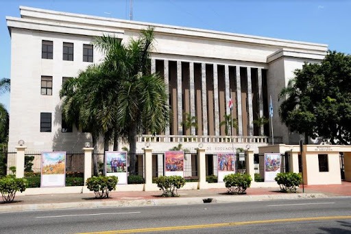 El Ministerio de Educación recibe respaldo de organismos internacionales y nacionales