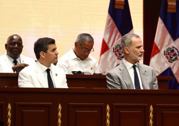 La razón detrás del traje gris del rey Felipe VI en juramentación de Abinader