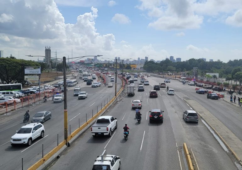 Algunos chóferes dicen que el tapón este lunes fue peor en Km 9; otros saludan habilitación de los 14 carriles