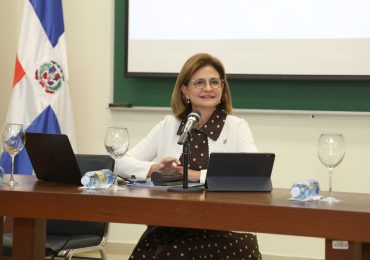 La vicepresidenta Raquel Peña regresa a PUCMM como profesora