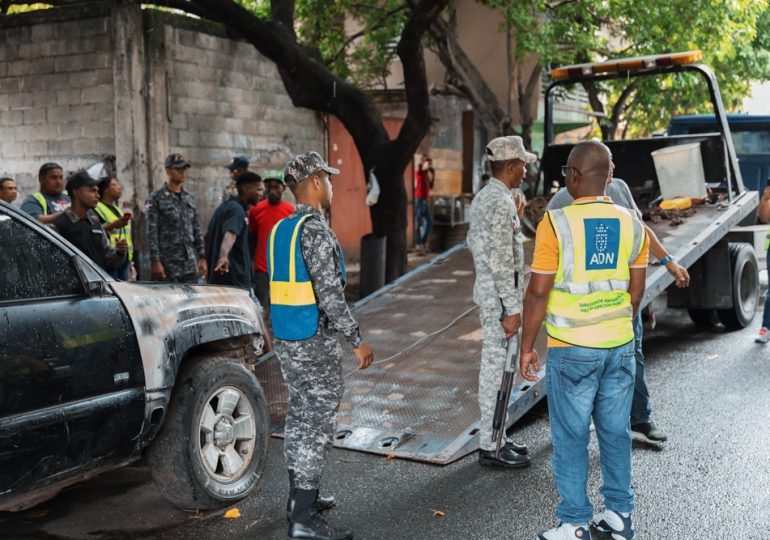 Alcaldía del Distrito Nacional recupera espacios y retira chatarras en Villa Juana