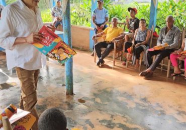 Profesor Iván Gatón sigue programa de charlas históricas en la frontera