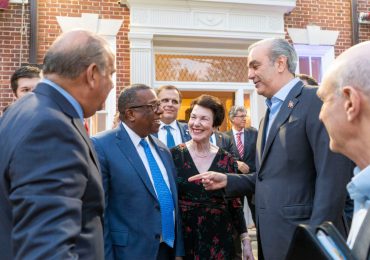 Sonia Guzmán resalta liderazgo internacional del presidente Abinader durante encuentro líderes políticos y diplomáticos en Washington