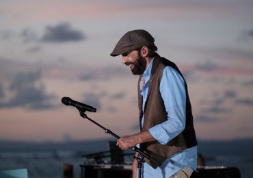 Juan Luis Guerra celebra múltiples nominaciones a los Latin Grammy 2024