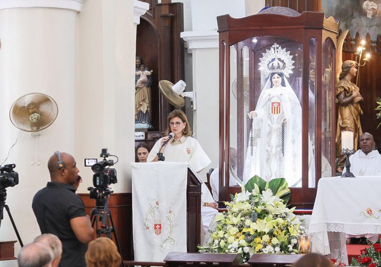 Raquel Peña asiste a celebraciones en el Santo Cerro por Día de las Mercedes