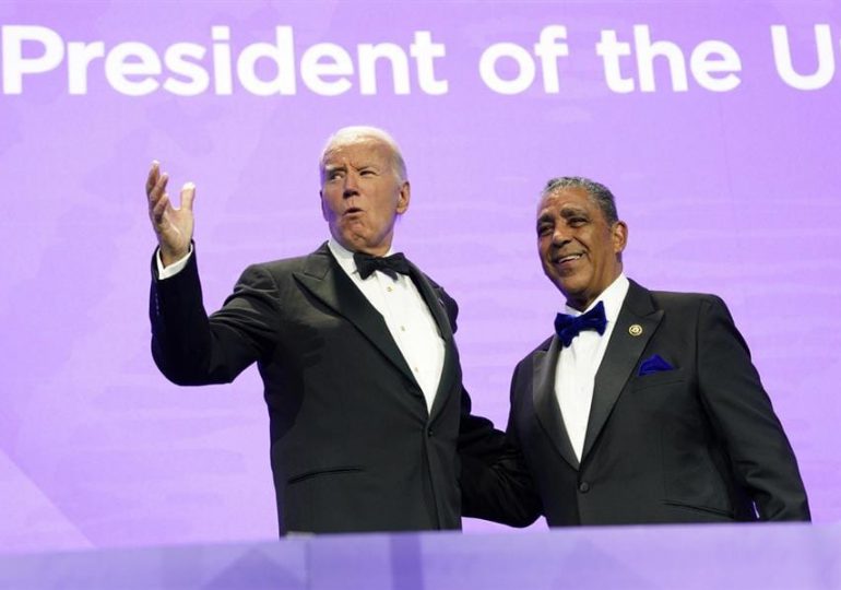 Congresista Adriano Espaillat presentó al presidente Biden en la 47.a Gala Anual de Premios del CHCI