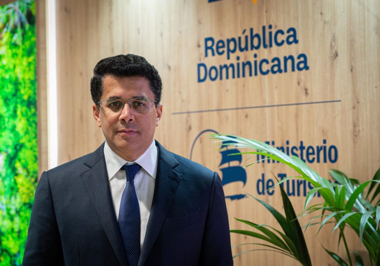 David Collado llega a París para promover a República Dominicana en importante feria turística