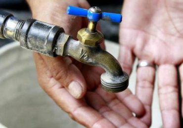 Tras falta de agua potable comunitarios de El Pomier en San Cristóbal piden a las autoridades ir en su auxilio