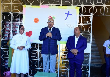 Alfredo Pacheco se compromete a viabilizar construcción de pabellón en Centro Educativo Cristo Rey