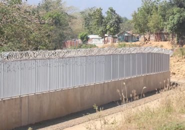 Para mayor seguridad continuarán construcción de muro en la frontera con Haití