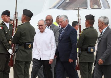 Presidente cubano, Miguel Díaz-Canel, llega a México para investidura de Claudia Sheinbaum