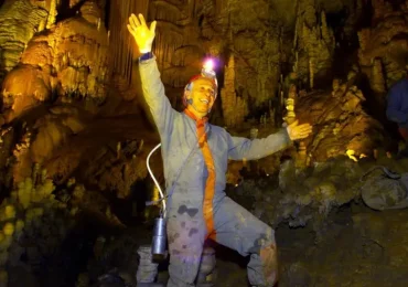 Michel Siffre: El científico que se aisló en una cueva sin reloj, ni luz solar