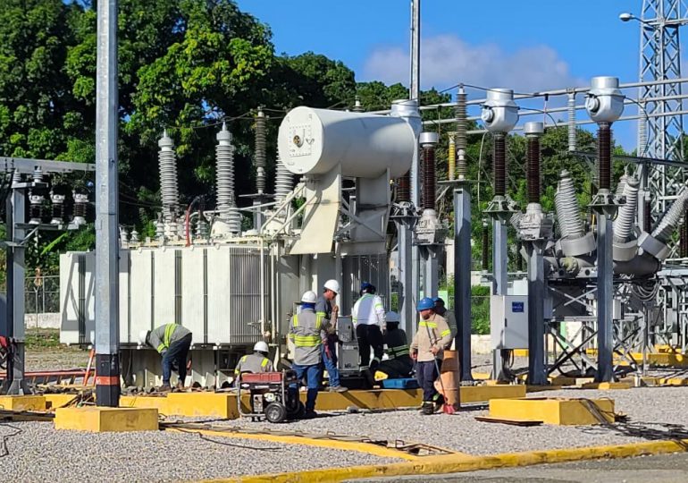 Edenorte instala nuevo transformador en subestación eléctrica de Río San Juan