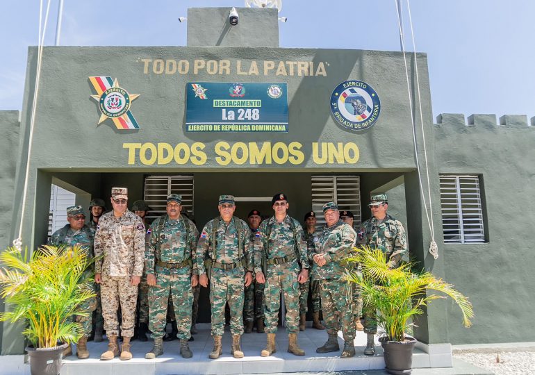 Ministro de defensa recorre frontera Sur RD-Haití, supervisa trabajos verja perimetral y visita soldados desplegados en la zona