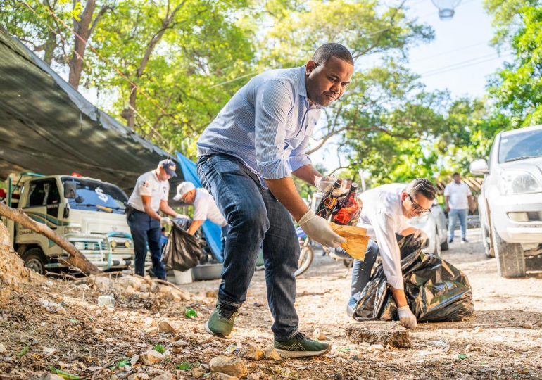 Alcaldía de Neiba, CAC, oficina senatorial y Medio Ambiente se unen en jornada de limpieza de humedales