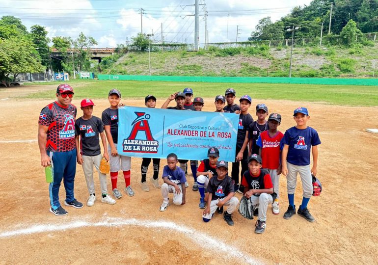 Club Deportivo, Cultural y Social Alexander De la Rosa Celebra su Copa 30 Aniversario