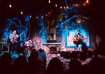 Casa de Teatro vivió una noche única con Celestino Esquerré: La magia de su música encantó a todos los presentes