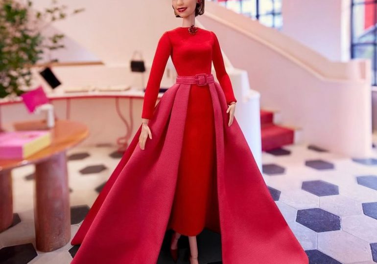 Barbie y Carolina Herrera se unen para crear la muñeca "Carolina Herrera" en honor al Hispanic Heritage Award for Fashion