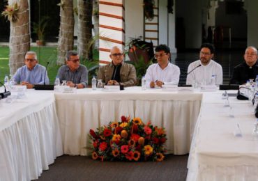 Gobierno colombiano y una disidencia de FARC acuerdan reactivar diálogos