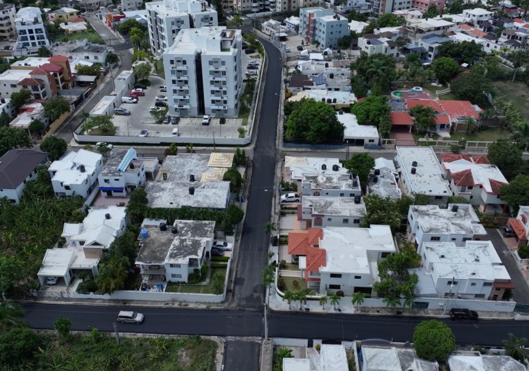 Continúa programa de asfaltado en el municipio de Santiago