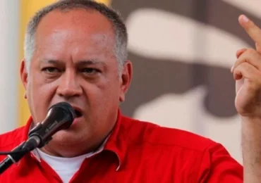 Diosdado Cabello le exige pago de 350 millones de dólares por petróleo al presidente Abinader