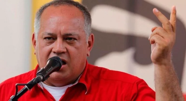 Diosdado Cabello le exige pago de 350 millones de dólares por petróleo al presidente Abinader