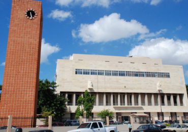 Alcaldía del Distrito Nacional cierra parques y plazas ante paso de onda tropical