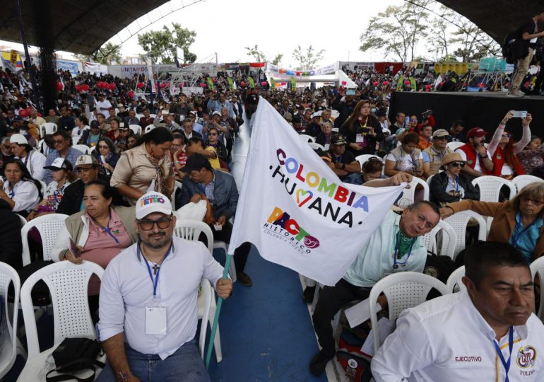 Movimientos sociales y populares arropan a Petro ante supuesto golpe y por sus reformas