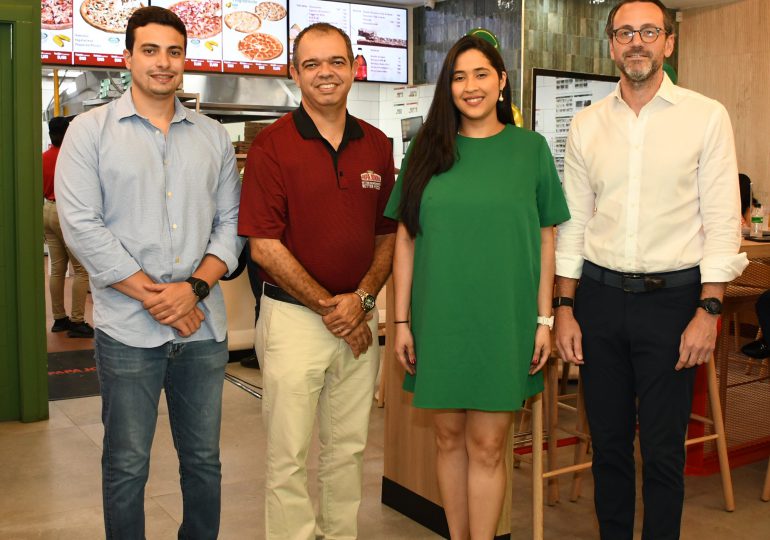 Papa Johns realiza acto de inauguración de Restaurante en San Francisco de Macorís