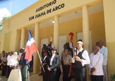 Ayuntamiento de Yamasá declara a Joan Tinkess pionera de la educación nivel secundario en el municipio